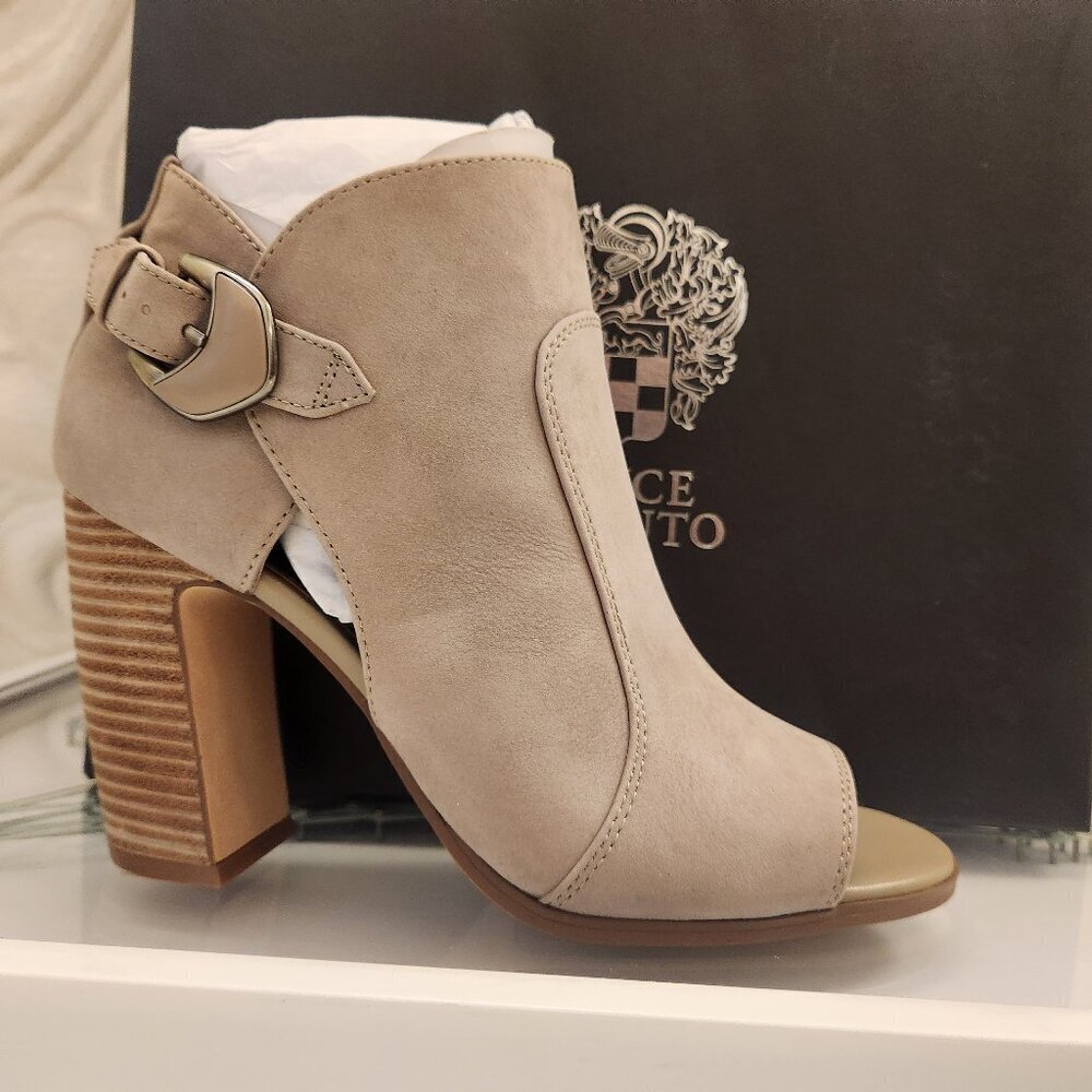 Vince Camuto Grey Leather " Bernida" Peep toe Heeled Sandals. NIB. Size Various - Picture 1 of 11